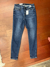 Load image into Gallery viewer, Judy Blue Skinny PL
